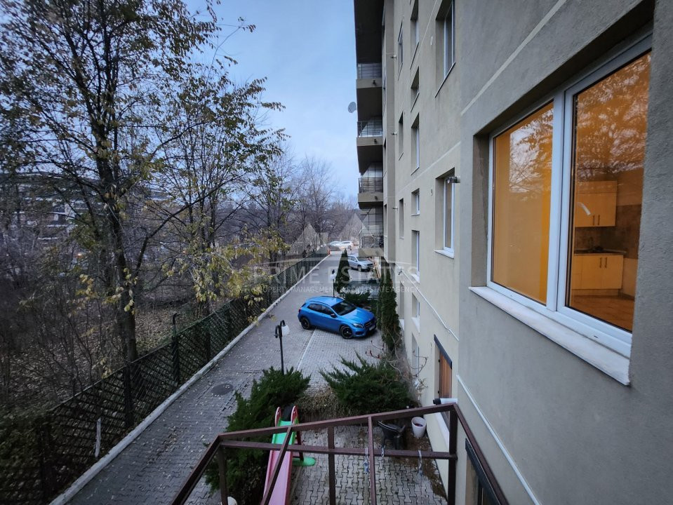 De vanzare 3 camere, 3 bai, garaj si boxa - Iancu Nicolae, Rond Privighetorilor