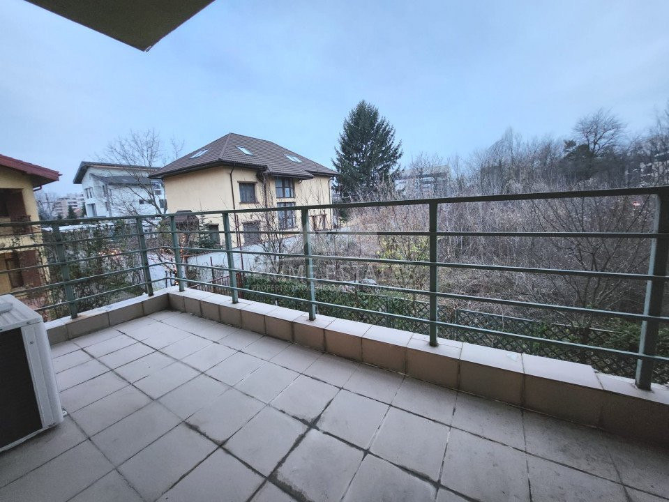 De vanzare 3 camere, 3 bai, garaj si boxa - Iancu Nicolae, Rond Privighetorilor