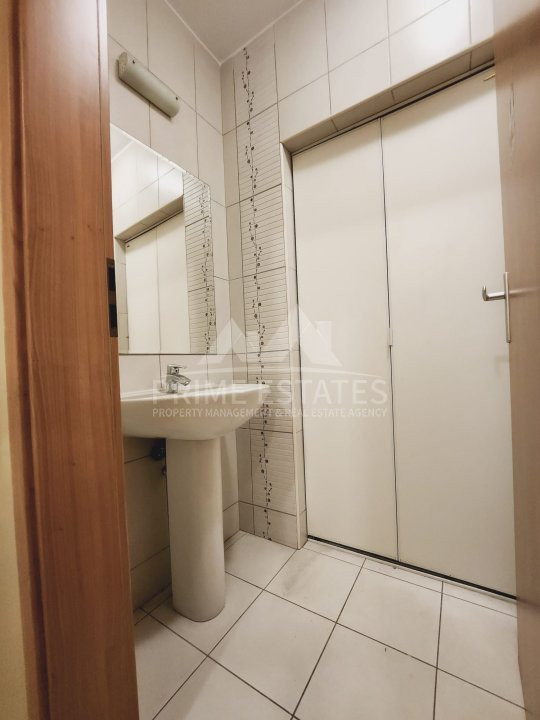 De vanzare 3 camere, 3 bai, garaj si boxa - Iancu Nicolae, Rond Privighetorilor