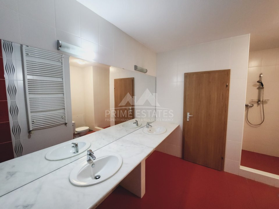 De vanzare 3 camere, 3 bai, garaj si boxa - Iancu Nicolae, Rond Privighetorilor