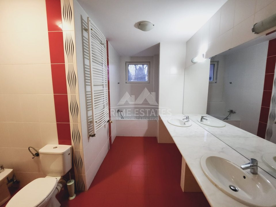 De vanzare 3 camere, 3 bai, garaj si boxa - Iancu Nicolae, Rond Privighetorilor