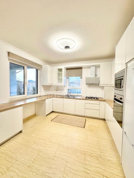 De inchiriat casa 4 camere 490mp teren - cartier privat Corbeanca  