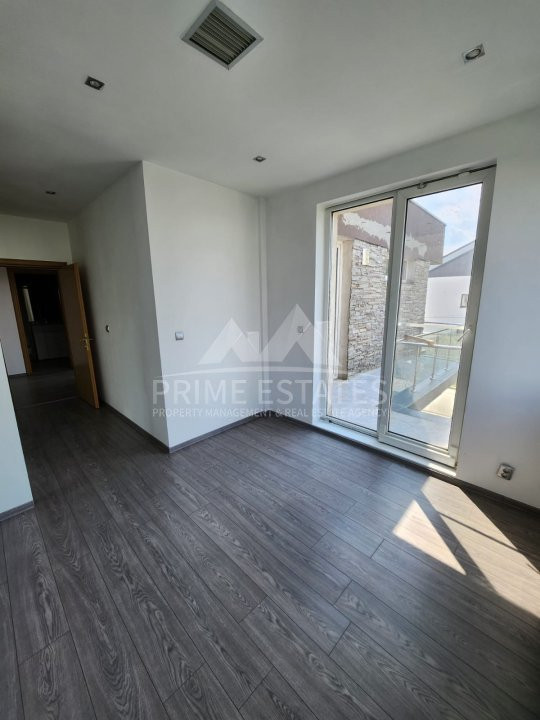 De vanzare vila tip duplex 5 camere Sidney Residence Tunari proaspat renovat