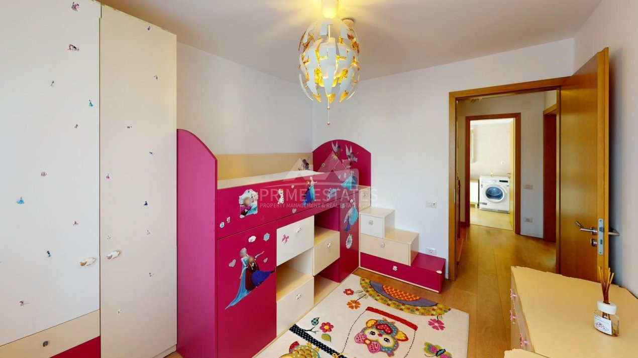 De vanzare casa individuala cu 5 camere si terasa cu sistem inchidere