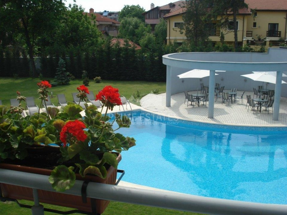Apartament 3 camere, terasa 40 mp Complex Amfiteatru cu piscina Iancu Nicolae
