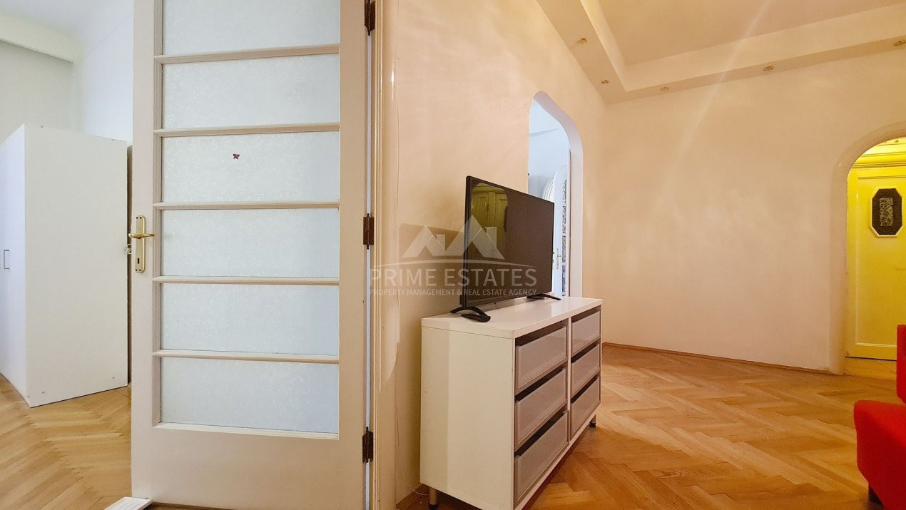 Inchiriere apartament 3 camere proaspat renovat  Unirii Mantuleasa