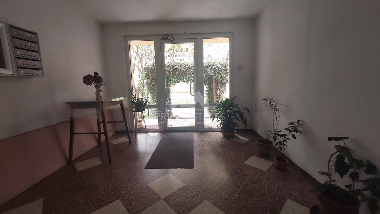 Oportunitate Apartament 4 camere, decomandat - Berceni