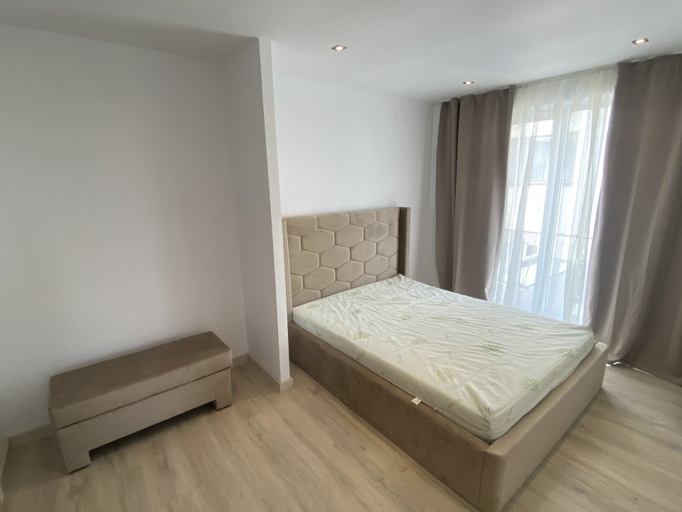 Vila P+1 E cu garaj de inchiriat Tunari Str. Paris - 4 camere