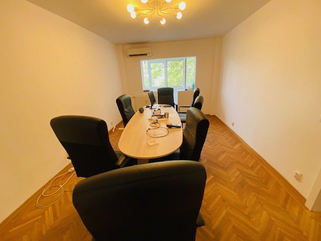 Apartament nemobilat de inchiriere 4 camere Banu Manta/Titulescu/Victoriei 89 mp