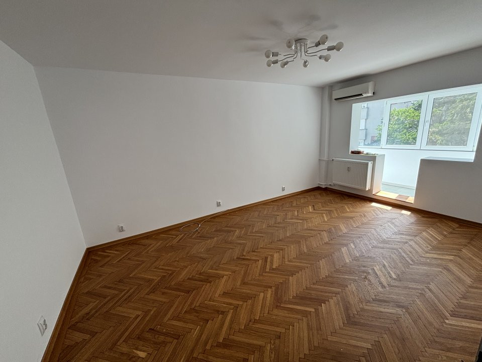 Apartament nemobilat de inchiriere 4 camere Banu Manta/Titulescu/Victoriei 89 mp