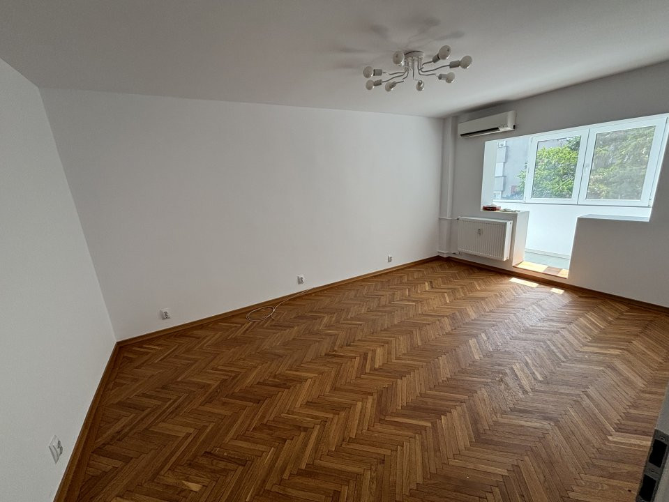 Apartament nemobilat de inchiriere 4 camere Banu Manta/Titulescu/Victoriei 89 mp