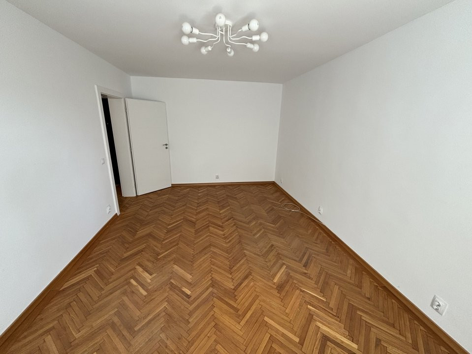 Apartament nemobilat de inchiriere 4 camere Banu Manta/Titulescu/Victoriei 89 mp