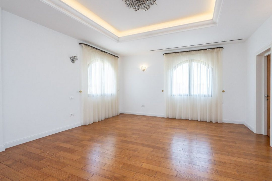 Vila Exclusivista -vanzare sau inchiriere - 12 Camere PIPERA