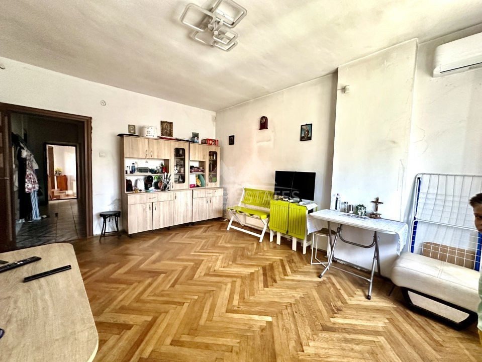 Oportunitate achiziție apartament 5 camere in vila P+1 