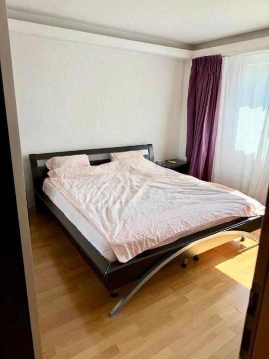 De vânzare apartament cu 3 camere - Piata Muncii