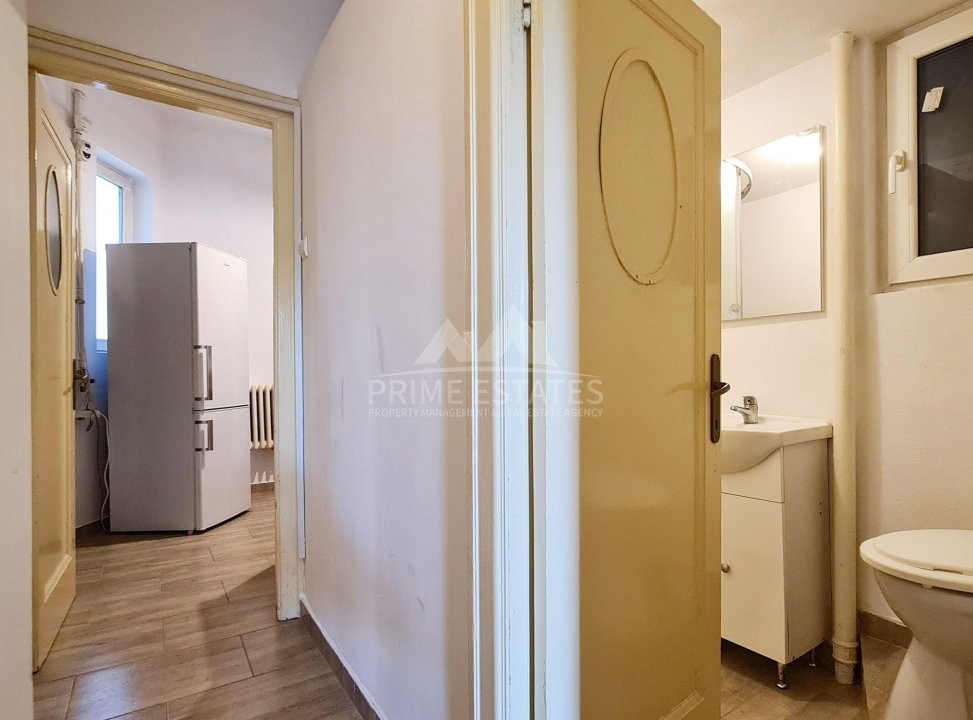 Inchiriere apartament 3 camere Piata Unirii cu  parcare in curtea interioara