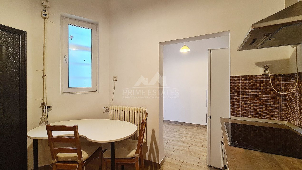 Inchiriere apartament 3 camere Piata Unirii cu  parcare in curtea interioara