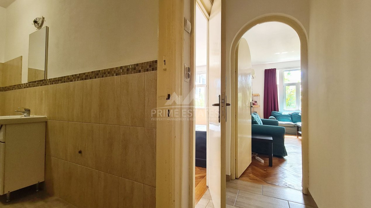 Inchiriere apartament 3 camere Piata Unirii cu  parcare in curtea interioara