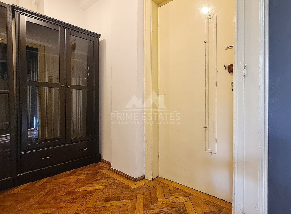 Inchiriere apartament 3 camere Piata Unirii cu  parcare in curtea interioara