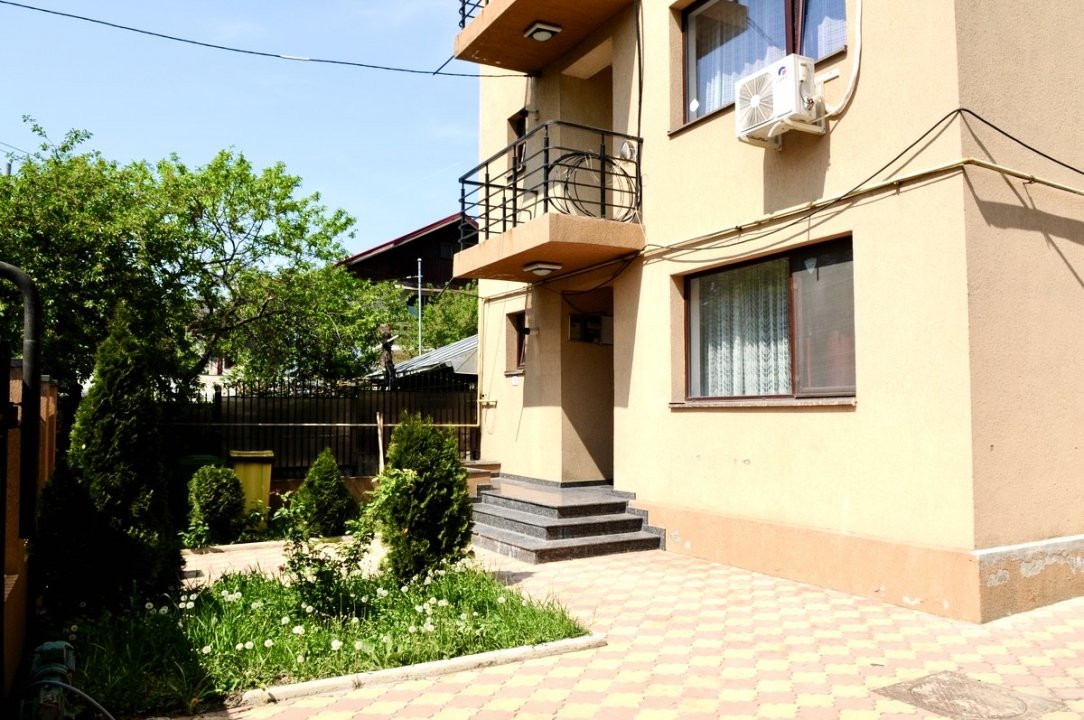 Vilă Spațioasă 300 mp zona Damaroaia