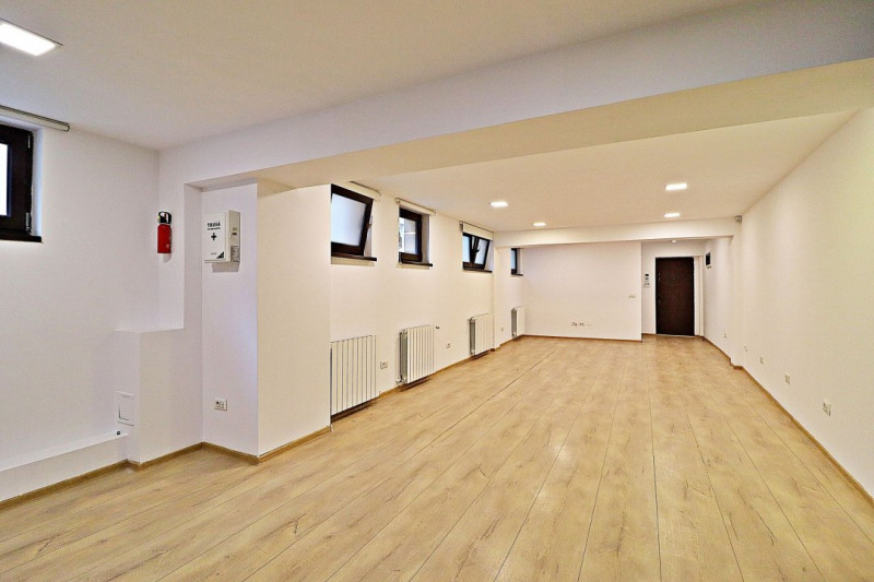 Inchiriere spatiu 70 mp Piata Romana
