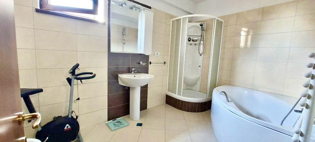 De Vânzare Apartament 121 mp cu 3 Camere în Zona Băneasa