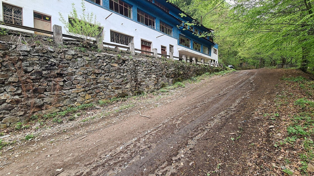 Vanzare pensiune/cabana turistica Tg Jiu Pestisani barajul Vija