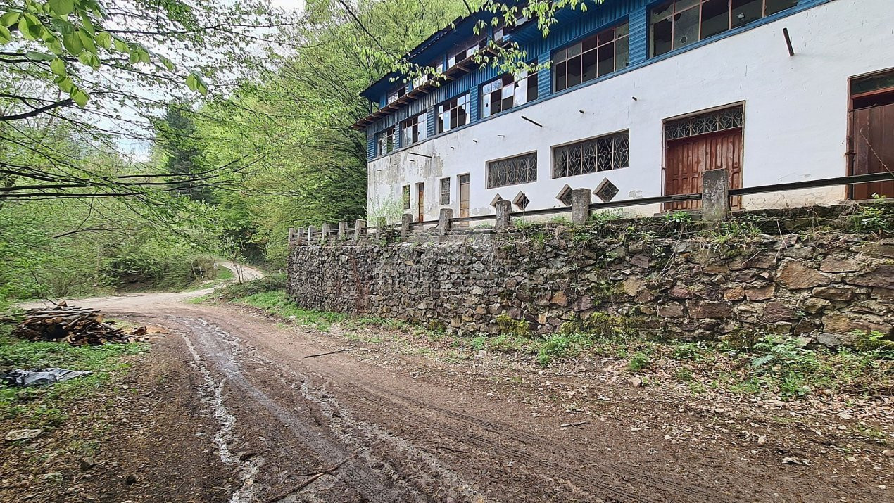 Vanzare pensiune/cabana turistica Tg Jiu Pestisani barajul Vija