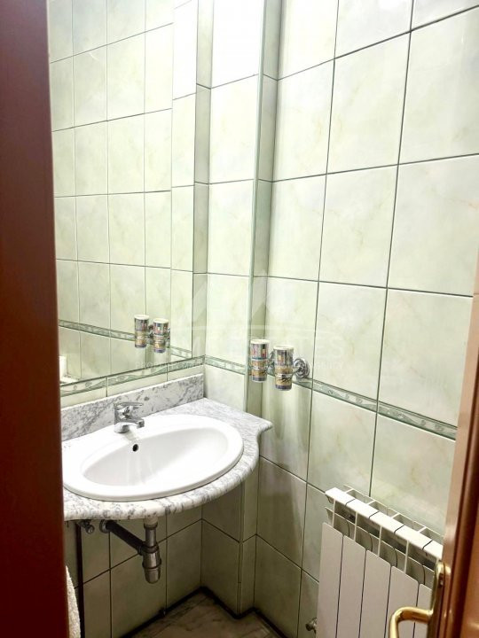 De închiriat apartament cu 4 camere - stradal Bld Carol