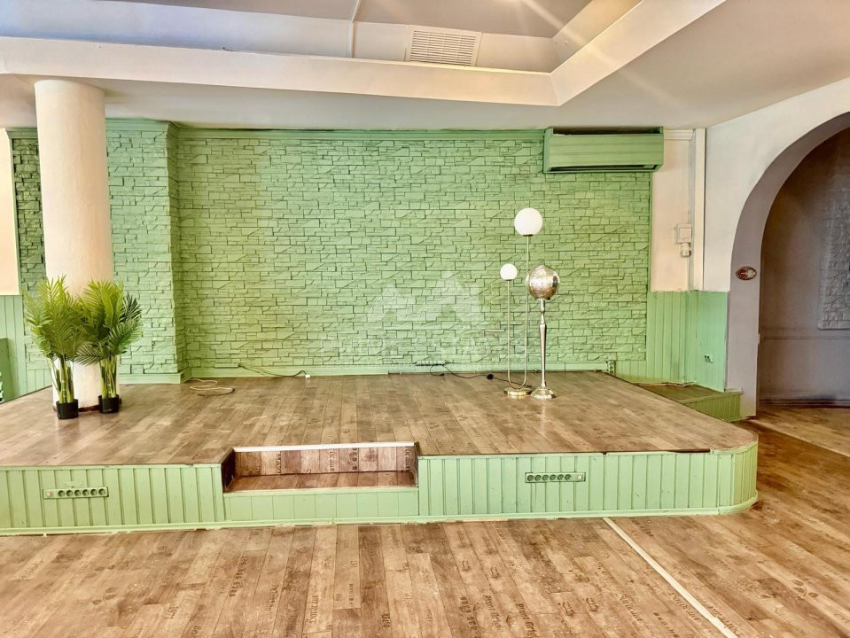 De închiriat spațiu comercial 290mp stradal 