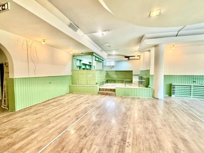 For renting commercial space 290sqm street