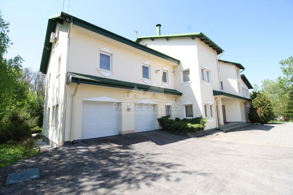 De vanzare pentru Investitie vila inchiriata langa padure, cu teren 3017 mp 