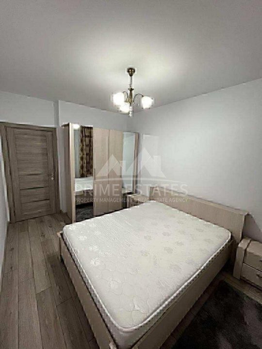 De închiriat Apartament 3 camere-Zona Prima Universității, loc parcare
