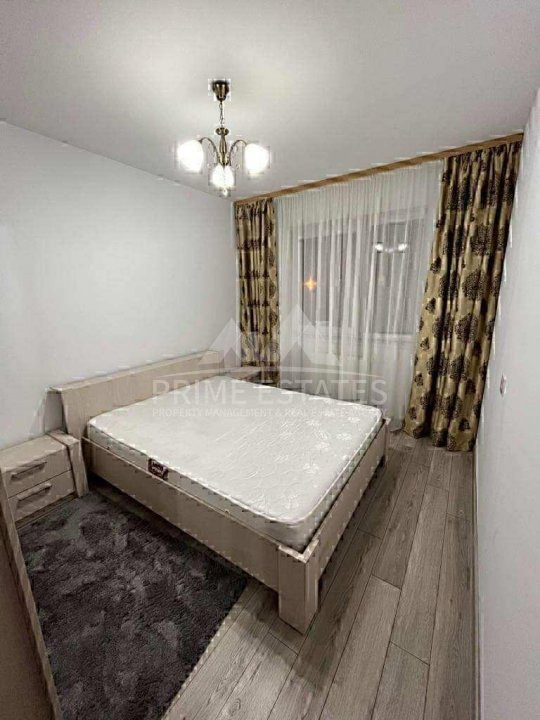 De închiriat Apartament 3 camere-Zona Prima Universității, loc parcare