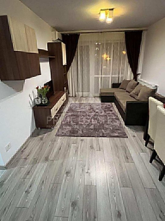 De închiriat Apartament 3 camere-Zona Prima Universității, loc parcare
