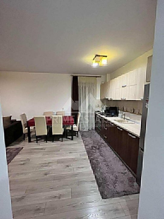 De închiriat Apartament 3 camere-Zona Prima Universității, loc parcare