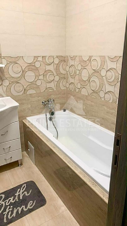 De închiriat Apartament 3 camere-Zona Prima Universității, loc parcare