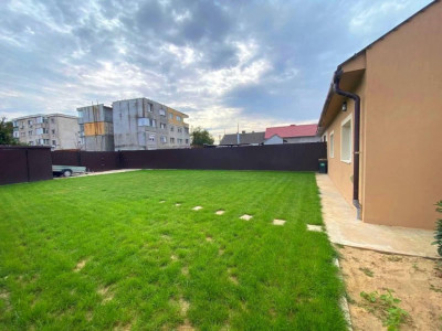 De Inchiriat Casa cu 2 camere 500 mp teren – Sântandrei, Bihor