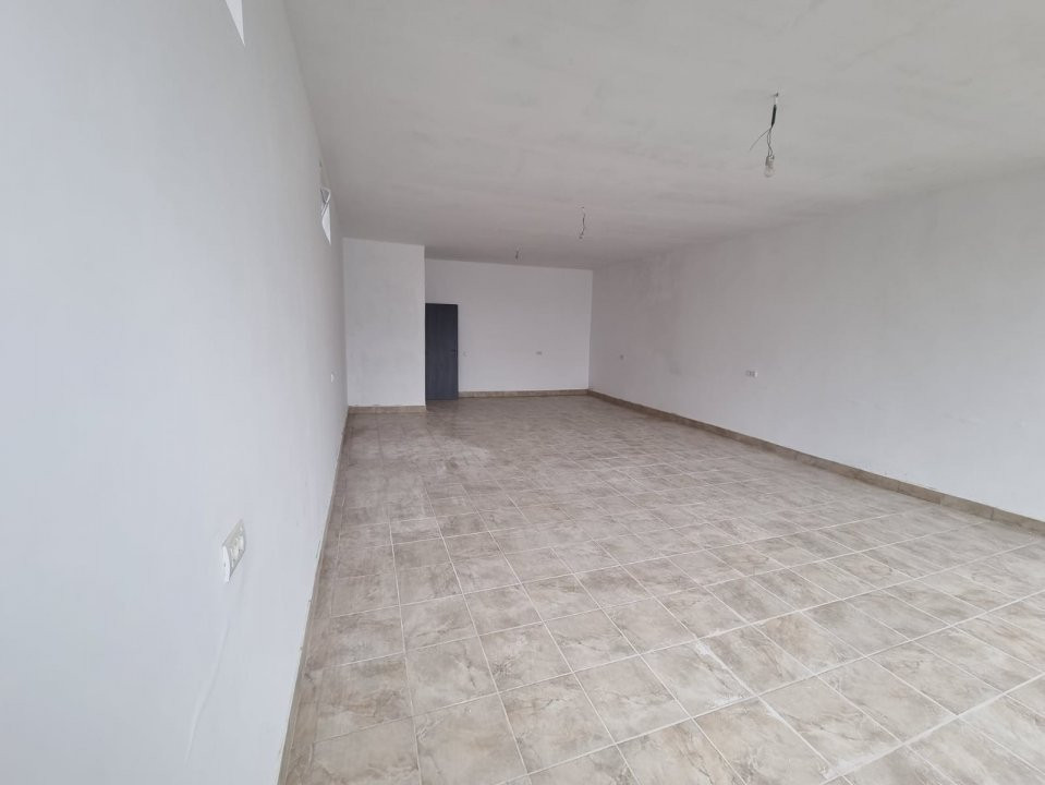 Spatiu 58 mp de inchiriat cu parcare Voluntari Bdul Pipera stradal