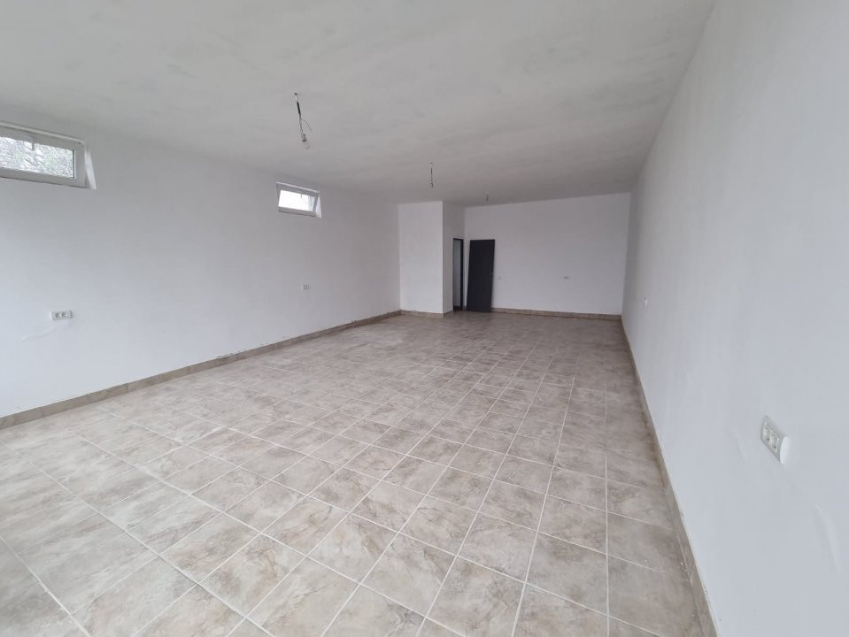 Spatiu 58 mp de inchiriat cu parcare Voluntari Bdul Pipera stradal