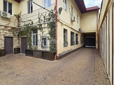 Vanzare imobil Calea Mosilor Eminescu 1148 mp venit anual 67.000 euro