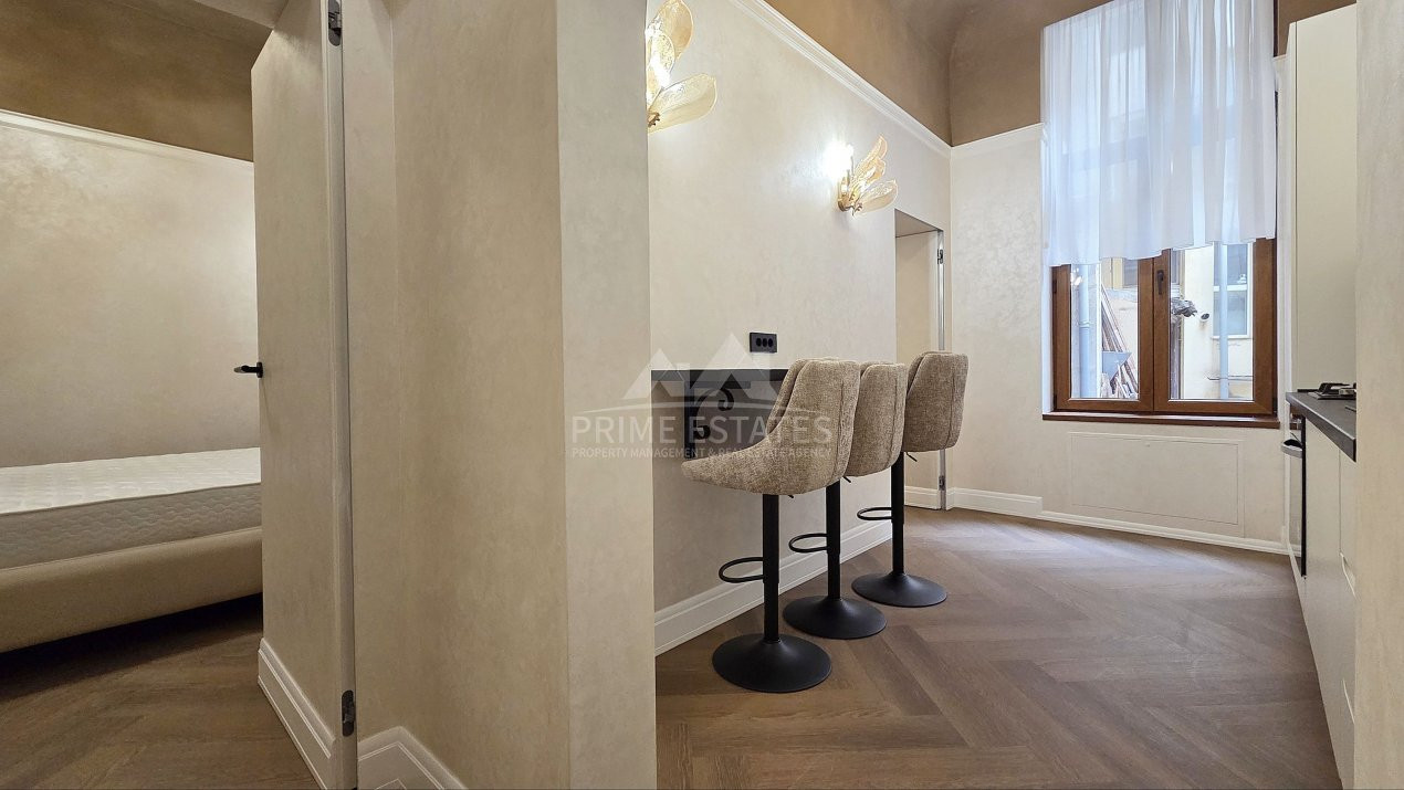 2 rooms for sale, consolidated building - Bdul Carol Biserica Armeneasca