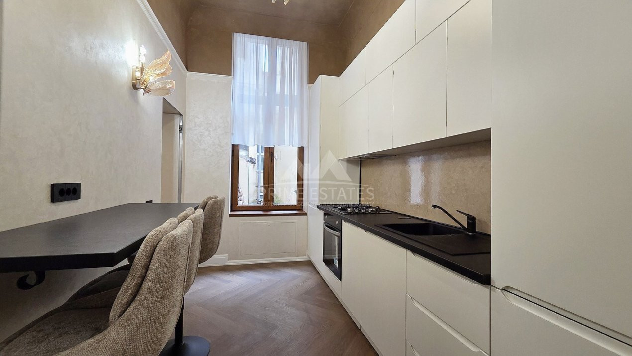 2 rooms for sale, consolidated building - Bdul Carol Biserica Armeneasca