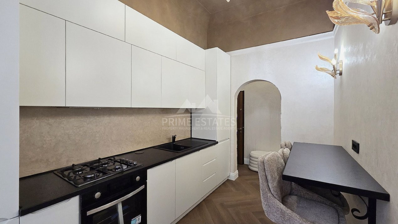 2 rooms for sale, consolidated building - Bdul Carol Biserica Armeneasca