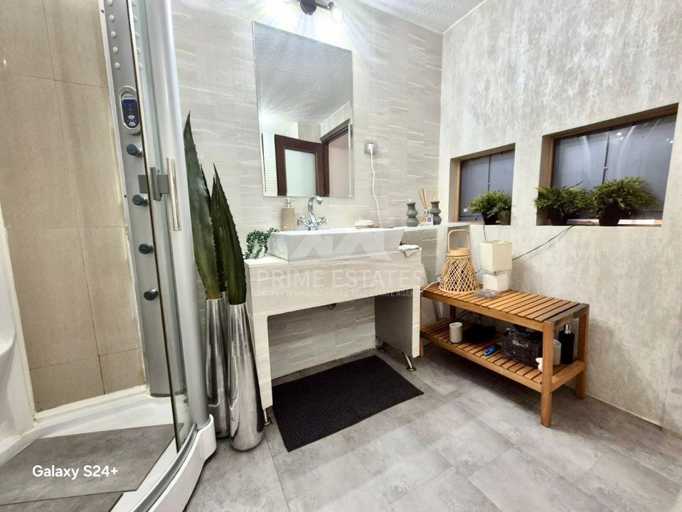 For sale 2 bedrooms, very spacious 145 sqm in Herastrau