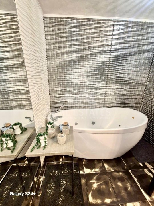 For sale 2 bedrooms, very spacious 145 sqm in Herastrau