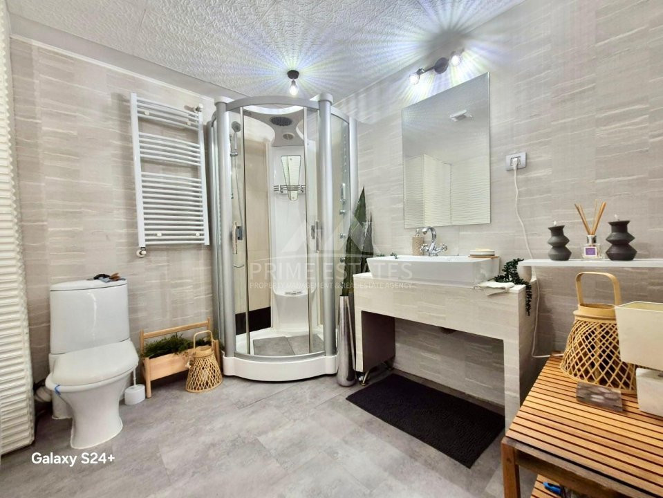 For sale 2 bedrooms, very spacious 145 sqm in Herastrau