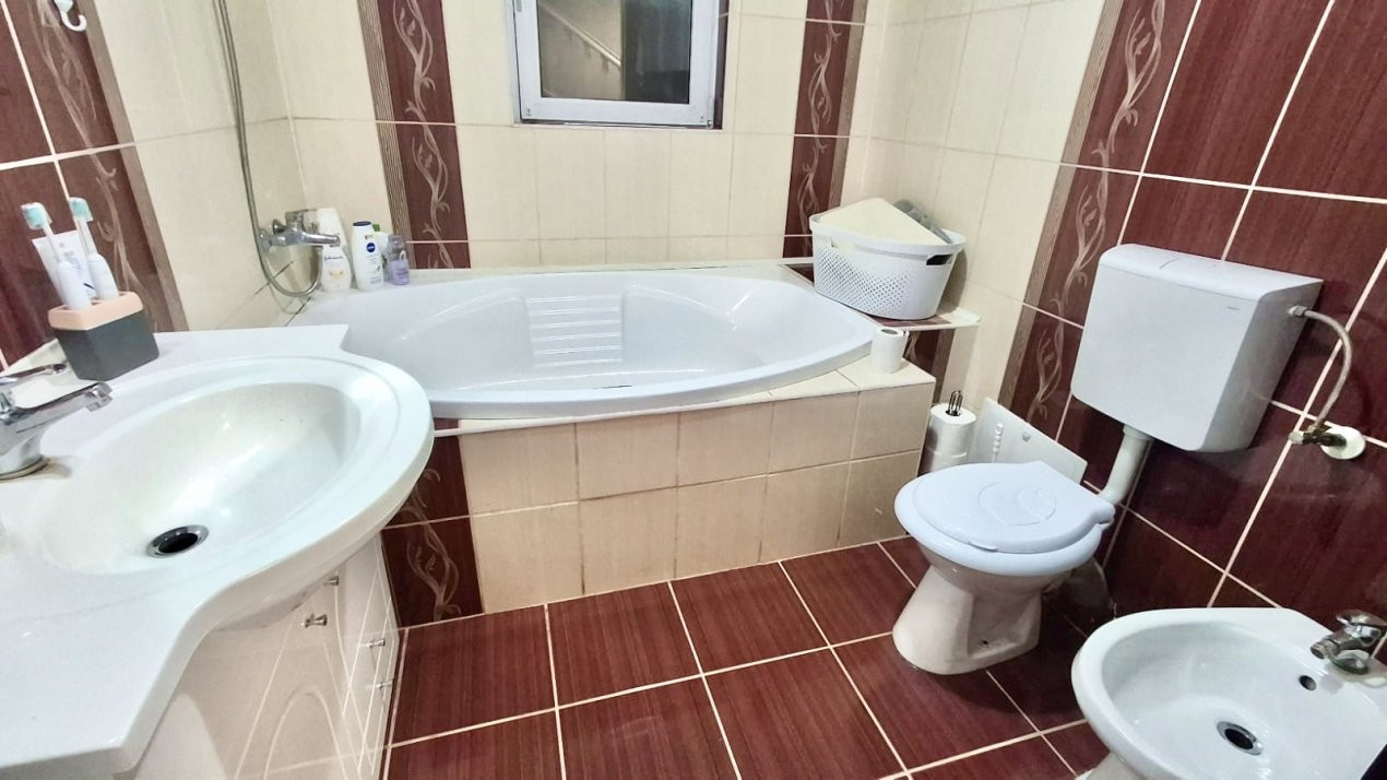 Casă individuală renovată, 4 camere, teren 200 mp