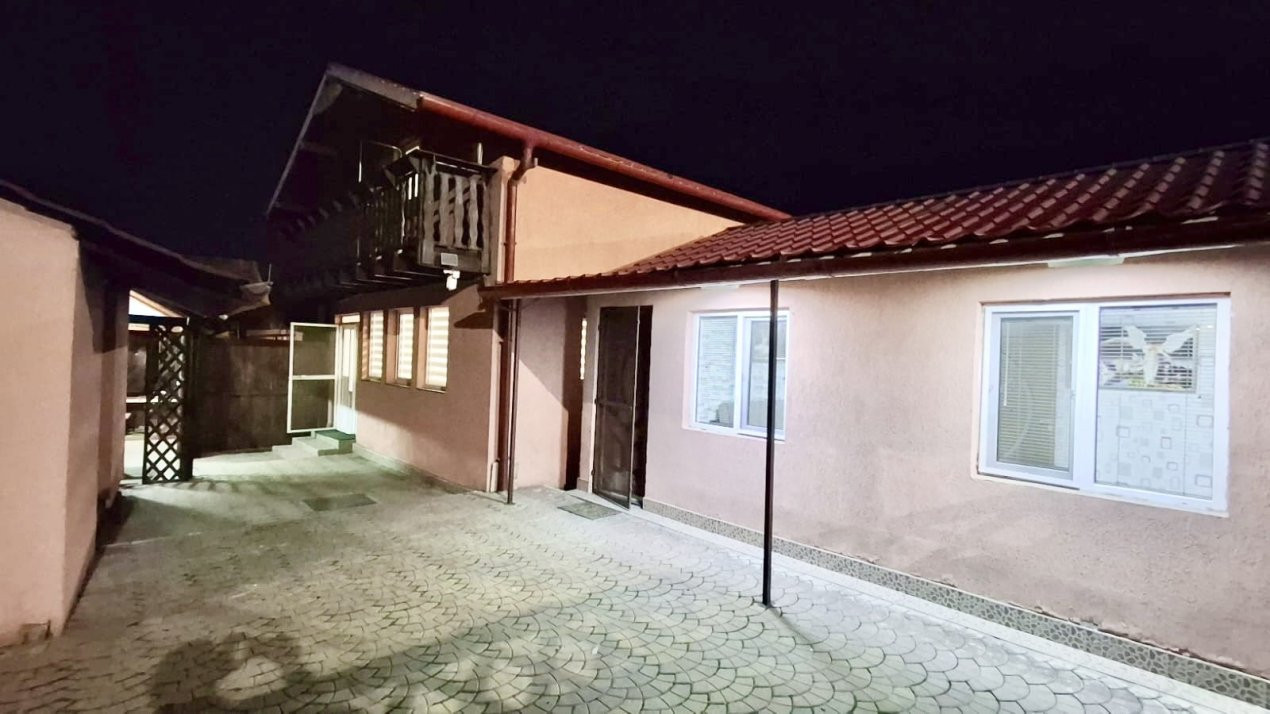 Casă individuală renovată, 4 camere, teren 200 mp