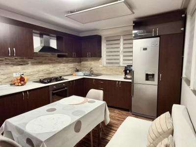 Casă individuală renovată, 4 camere, teren 200 mp